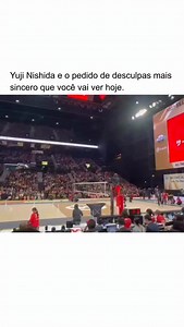 NISHIDA 🤏🏼😍 Durante um jogo festivo no Japão, o Nishida errou um saque e acabou acertando em cheio uma mulher da equipe de organização (acredito que seja uma boleira) que estava na lateral da quadra. Ele foi praticamente voando pedir desculpas para a moça e deu um peixinho de uma forma extremamente empática, pedindo desculpas diversas vezes. 👑 #nishida #volleyball #pallavolo #nippon #opposite | Elite Do Vôlei