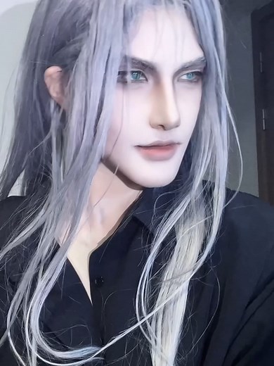 Unleash the Power of Sephiroth in this Epic Cosplay - Final Fantasy 7!