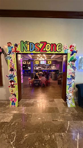 El Grill Restaurante on Instagram: "Domingo sin estrés 🙌 En El Grill tenemos Zona Kids para que los peques se diviertan viendo caricaturas y coloreando, mientras tú disfrutas tu desayuno con calma ☕🥞 Nos vemos este domingo en Hotel Santa Anita."