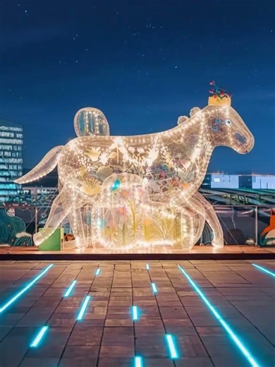 LED-Lit Clear Inflatable Horse: Magical Night Decor for Gardens & Events