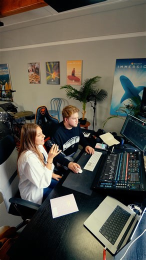 Jason Winde on Instagram: "We made a track using a voice to MIDI plugin! And it’s a GAME CHANGER! Dubler 2 allows you to turn your voice into MIDI, and producing melodies and chords have never been so easy  @vochlea #recording #music #studio #musician #producer #rnb #neosoul #pickupjazz #singer #vochlea #vochleadubler #plugin #midi #voicetomidi #artist #melodies #chords #original #dubler2"