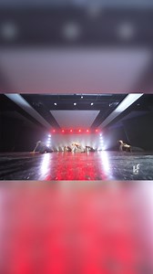 SOPHIA LUCIA COLLECTIF 💜 | HTF SAINT-HYACINTHE Artiste Showcase La performance complète est sur notre chaîne YouTube. 👆🏼 #HTF2025 ⠀⠀⠀⠀⠀⠀⠀⠀⠀ 📹: @vax_films 🕺🏻: @_sophialucia 👟: @sarahmoore_ @coco.joelle @chloe.jewelll @devin.waxman @davyd_treasure @_kevin_lau *We do not own the rights of the song. | Hit The Floor - World-Class Dance Event