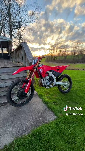 yall ready for summer? #2025crf450rwe #dirtbikes #bikesoftiktok #quads #crf #450 #magestic #mototok #honda #foryou #intht1hondawetrust #crf450r #sunset #foryoupage #blowthisupforme #xyzbca