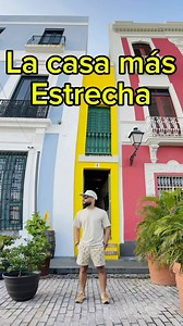 Mira la CASA MÁS ESTRECHA. Localizada en el Viejo San Juan de Puerto Rico. #lacasaestrechaoldsanjuan #lacasaestrecha #viejosanjuan #puertorico #viajesporelmundo #destination #destinos #atracciones #sanjuan #casapequeña #casita #turistas #boricua | Ángel (Macho)