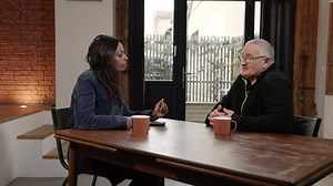 Le tabou des maladies professionnelles Dans certains métiers, la douleur au travail est banalisée, presque normale. Frédéric raconte comment ses premiers symptômes ont été perçus comme de la "comédie" par ses collègues. Pourtant, comme l’explique la Pr. Sophie Fantoni-Quinton, ce déni peut engendrer de graves conséquences sur la santé et sur l’emploi. Découvrez l’intégralité du documentaire sur RMC BFM Play [En partenariat avec l'Assurance Maladie– Risques professionnels] | RMC Story