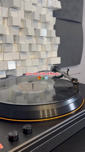 It's Time! 🎁☃️ It's officially the holiday season, which means it is time to share the gift of music with the ones you love! Spread joy this holiday season with Mariah Carey’s Merry Christmas on vinyl and SACD. 45RPM 2LP: https://vynl.me/vuz Box Set: https://vynl.me/nm3 SACD: https://vynl.me/za4 | Mobile Fidelity Sound Lab