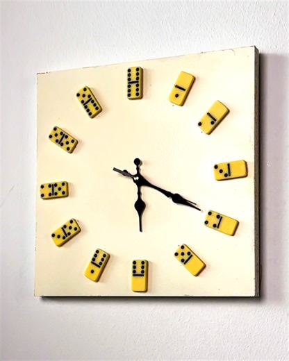 This domino clock is ticking with creativity 🕒