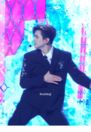 Discover YEONJUN's Dance Moves in Tomorrow X Together