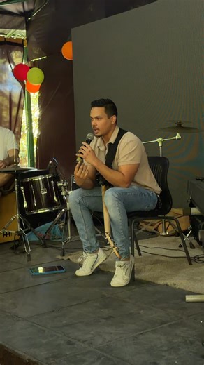 À l’atelier de la 19e édition du PAPJAZZ, Teddy Sorres du groupe AKODA – créole jazz partage sa vision du jazz : une musique de liberté, d’écoute, de dialogue et d’improvisation. #PAPJAZZ19 #Akoda #CréoleJazz #JazzCestLaLiberté #AtelierPAPJAZZ #CultureHaïti | Institut Français En Haïti