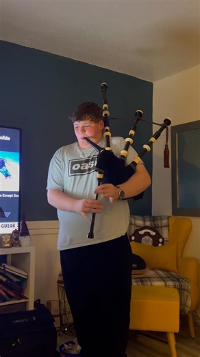Giving Hector the Hero a bash just pulled the sheet music up to give it a try it’s not the best but will keep working on it 🎶👍 #bagpipes #traditionalmusic #traditional #scotland | Cailean the Bagpiper