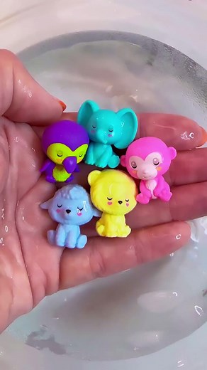 Color changing little pets from Barbie Cutie Reveal 🧊💦. #colorchange #waterreveal #BarbieCutieReveal #tinytots #littleanimals #colorreveal #blinking | Vivizone