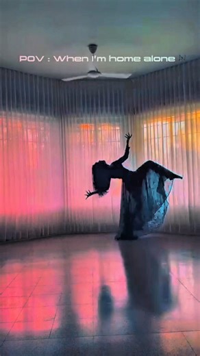 When I'm home alone🏠👱 #dance #dancemove #shortdance #dancecover #youtubshort #shorts #shortdance