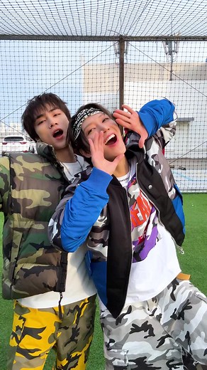 Xiaojun and Ten High Five Moment ft. WayV | Frequency Performance