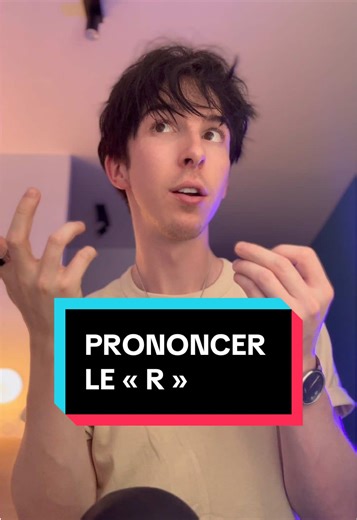 Prononcer le « R » en anglais… ce n’est pas évident, on est d’accord 😬 Here we break down a pretty difficult sound to pronounce into a few easy steps! With enough practice, you’ll be using it all the time, just like a native English speaker 🇬🇧 What other sounds do you find difficult in English? Let me know in the comments! Wanna learn more English tips like this one? You’re in the right place! Abonne-toi 🗣️ #learnenglish #englishteacher #anglais #anglaisfacile #englishtips