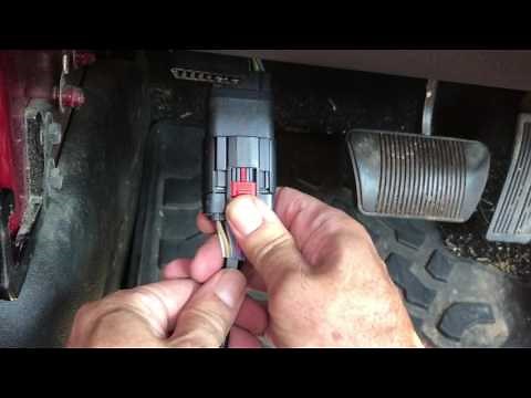 Disconnecting jeep door harness