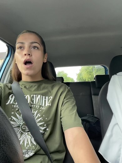 insta: larissa_schmahl #fyp #girl #happy #sing #car #vibes