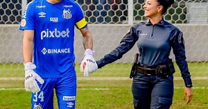 João Paulo, goleiro do Santos, dorme duas semanas no hospital ao lado de sua mulher
