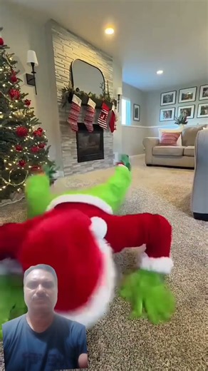 The Grinch VS. Santa. Part 3 #funny #comedy #hilariousfails
