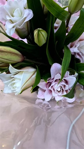 오브플라워, 해리단길꽃집 해운대꽃집 센텀꽃집 on Instagram: "💐 • 당일 주문은 매장에 있는 꽃들로 준비됩니다 :) ♡ 원하시는 종류가 있으실 경우 최소 3-4일전 예약주세요 ♡ • 오브 플라워 / Lesson / Order #오브_플라워#꽃다발선물#꽃다발주문제작#부산꽃집#해운대꽃집#원데이클래스#해리단길꽃집#해운대우동꽃집 #기념일꽃다발#기념일꽃다발 #프로포즈꽃다발 #생일꽃다발 #flowerclass#flowerlesson"