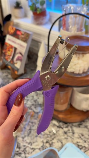 I haddd to share how to make these!#partyfavors #friendsgiving #holidaypartyideas #christmasparty