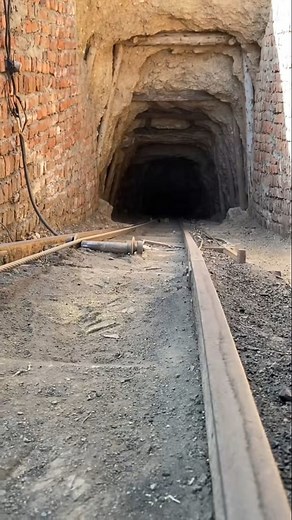 1.4K views | Going deep in mining cave. Claustrophobic caving #Minecraft #mining #digging #secrettreasure #jadestonecutting | Blackgoldvibe | Facebook