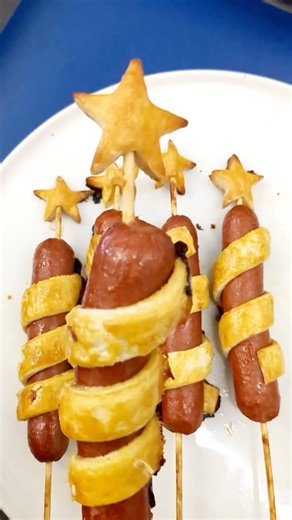 45K views · 19 reactions | We love a classic hot dog, but have you ever had...a firecracker hot dog? Glazed with hot honey and mustard and wrapped in a flaky biscuit dough, these sweet, spicy hot dogs are as delicious as they are adorable. Get @afton.cooks.things’ recipe at the link in bio.  : @amandamsuarez | Serious Eats | Facebook