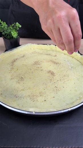 Easy smashed potato pizza recipe | Super Recipes