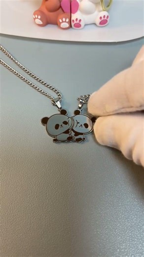 The locket that ladies use to gift their boyfriends