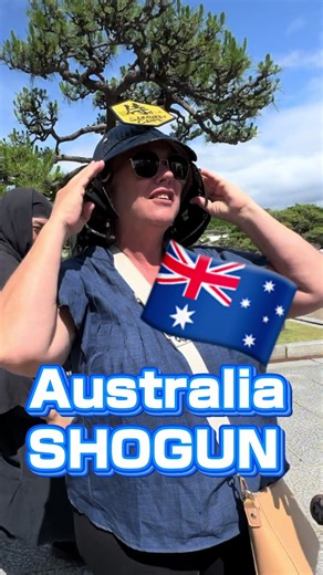【侍さんぽ】VS Australia SHOGUN An Australian mom gently put her hand on our samurai’s hand and smiled. So cute! 😄 Are all moms this strong? Maybe she’s like the Australian version of the Shogun! Best Samurai Experience in Osaka Are you shogun?next is you!!please subscribe！ #samurai #ninja #サムライ #オーストラリア @藤澤アニキ @RO2（田ノ中亮資） @Samurai Cafe