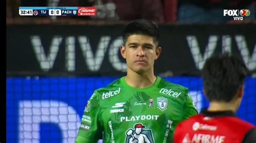 GOLAZO DE GILBERTO MORAAsí anotó de penal ante Pachuca.Si bien falló en el tiro, corrigió en el rebote para mandarla AL ÁNGULO.GOLAZO DE LA JOYA MEXICANA.