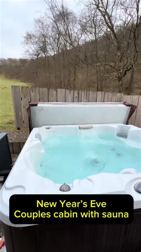 ✨ New Year’s Eve Couples Cabin with Hot Tub & Sauna ✨ Celebrate the New Year in style with your own private couples cabin – the ultimate romantic retreat surrounded by stunning countryside. 🛏️ 1 King Bedroom with Smart TV 🛁 Luxury Bathroom with freestanding bath, separate shower & private sauna 🔥 Cosy lounge with widescreen TV & electric-effect log fire 🍷 Fully equipped kitchen with oven, grill, dishwasher & Tassimo coffee machine 🛋️ Private decking with furniture & BBQ platform 💦 Private 