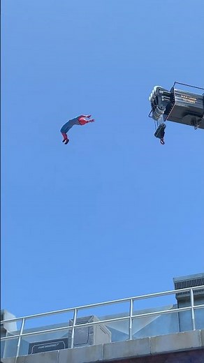 Spider Man Stuntronic animatronic stunt double! Best Animatronic Disney has created! So realistic!