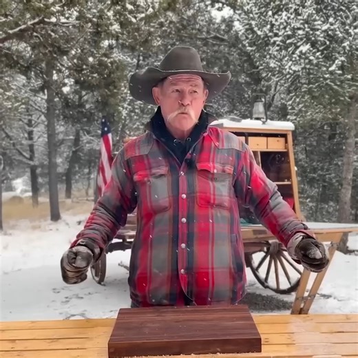 Cowboy Makes Authentic Chile Colorado! 🔥 | Kent Rollins