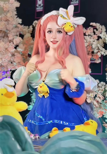 Cosplay de Sona Spirit Blossom en League of Legends