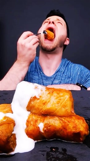 Pelicanul sarmalelor ataca din nou! #sarmale #food #mancare #mukbang