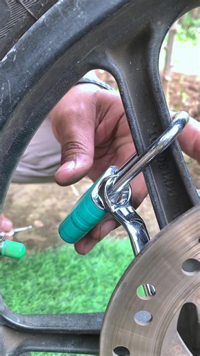 Motorcycle safety tips from professional mechanics #tips #tricks #motorbike