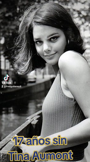 17 años sin Tina Aumont Marie-Christine Aumont (Hollywood, 14 de febrero de 1946 - Port-Vendres, 28 de octubre de 2006). Más conocida como Tina Aumont, fue una actriz estadounidense. Hija de los también actores Jean-Pierre Aumont y María Montez. Debutó en el cine en 1966, con el papel de Nicole en Modesty Blaise, del expatriado estadounidense Joseph Losey. En Scusi, lei è favorevole o contrario? interpretó a una de las amantes de Alberto Sordi. En El hombre, el orgullo y la venganza (L'uomo, l'o