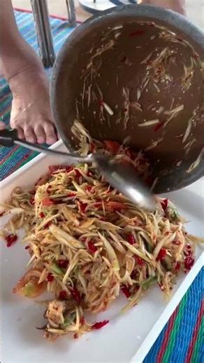 Spicy papaya salad! #LueaFuea_Channel1 #LueaFueaSpicyChiliPaste