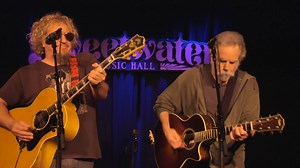 Bob Weir and Sammy Hagar rock out performing 'Loose Lucy' | AXS TV