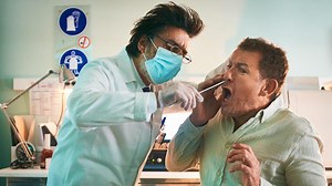 8 rue de l'Humanité : une bande-annonce confinée pour la comédie Netflix de Dany Boon