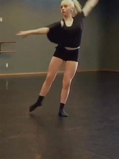 Billie Eilish dancing in two different ways. There are two Billies. #billieeilish #billieeilishfan #billiestan #fyp #billie