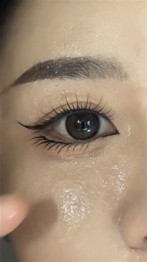 Beginner Eyeliner Guide: Learn Perfect Eyeliner Up Close! | Easy Eye Makeup Tutorial 2025 #shorts