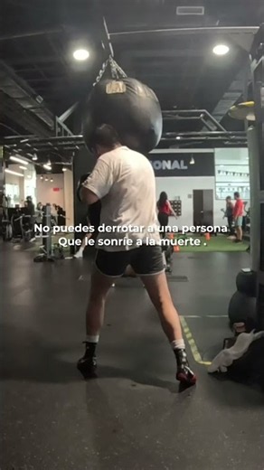 no puedes derrotar a una persona que le sonríe a la muerte.
