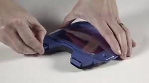 Even on Speedglas welding filter series 9100 you sometimes need to replace the batteries. Watch this video how easy it's done! | 3M Speedglas