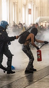 Tens of thousands of people protested across Italy against Israel's offensive in Gaza, blocking roads, stopping transit and shutting down schools in solidarity with Palestinians. Several rallies saw clashes with police. | DW News