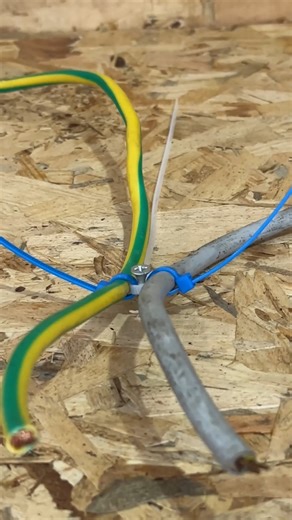 Secure pipes in seconds with this genius zip tie trick! | Genius Club