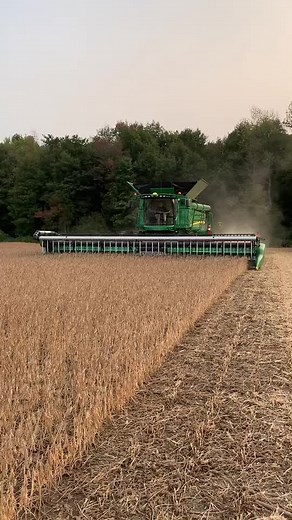Back when she was still shiny #johndeere #S670 #Harvest2020 #SoyBeans #FYP