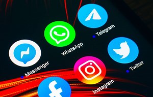 L’usage des réseaux sociaux est de plus en plus « problématique » chez les jeunes, rapporte l’OMS