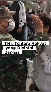 Sejarah mencatat, TNI lahir dari rakyat dan tumbuh bersama rakyat. Cikal bakalnya bermula dari pasukan rakyat yang berjuang mempertahankan kemerdekaan setelah Proklamasi 17 Agustus 1945. Pada 5 Oktober 1945, Tentara Keamanan Rakyat (TKR) resmi dibentuk. Dari sinilah perjalanan panjang TNI dimulai, hingga kini menjadi kekuatan militer profesional yang diakui dunia. Slogan “Tentara Rakyat” mencerminkan akar historis itu: prajurit berasal dari rakyat, berjuang demi rakyat, dan setelah kembali ke ma