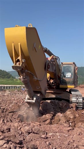 CAT 349 in action — power meets precision.#excavation #rockboom #CSJ #cat349
